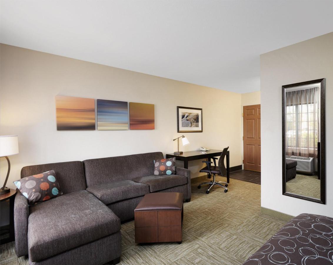 Staybridge Suites Glenview By Ihg Room photo