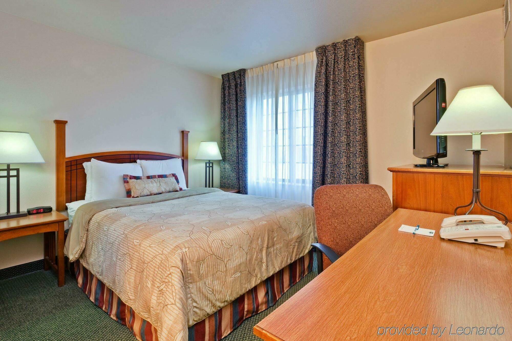 Staybridge Suites Glenview By Ihg Room photo